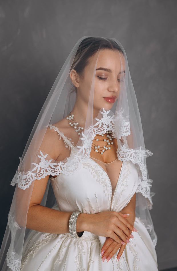 2 Tiers Wedding Veil with Spanish Lace fixed on a Comb