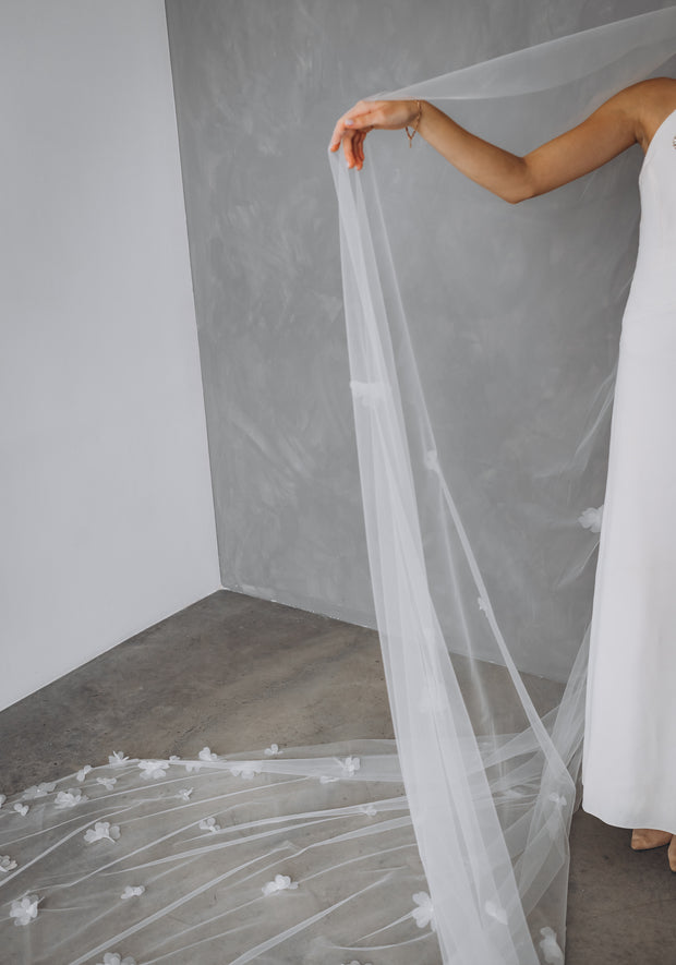 3D Wedding Veil with Organza Flowers