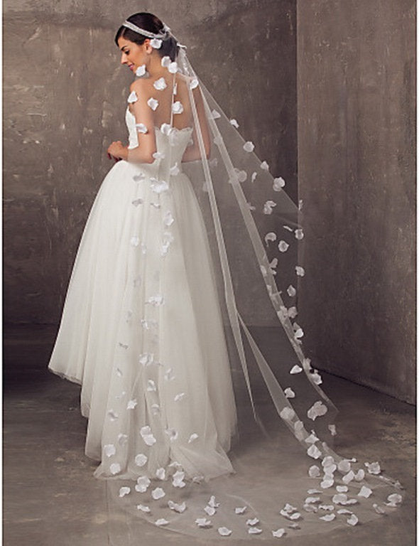Wedding veil with flowers, 3d effect. Handmade.