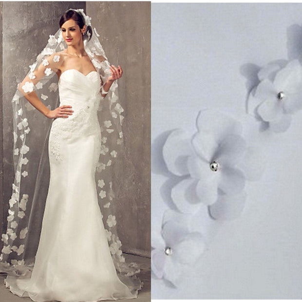 Wedding veil with flowers, 3d effect. Handmade.