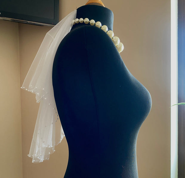 Short wedding veil with pearls edge, hen patty veil.