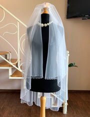 Wedding veil with crystals, rhinestones.